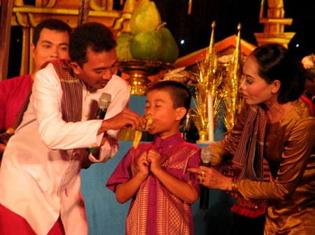 Thousands of people join traditional Khmer festival